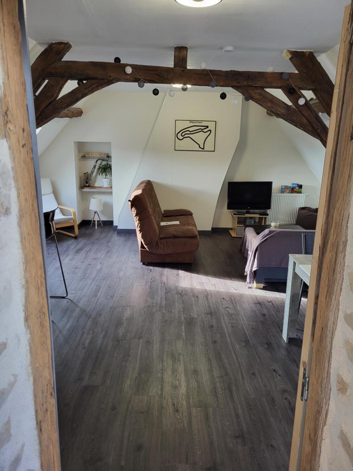 Appartement Au Pied Du Circuit De Magny-Cours Bagian luar foto